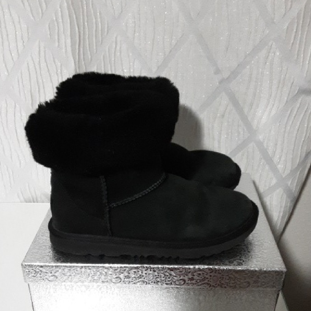 UGG Black Winter Boots with Fur Trim